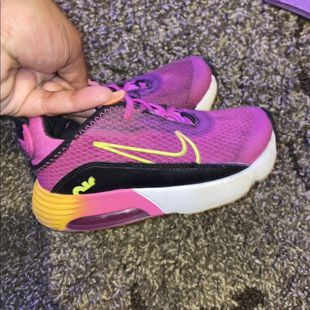 Barely worn. Great condition AirMax